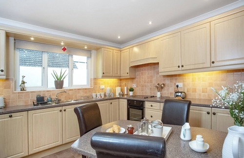 Westonzoyland Cottage | A charming one-bed, one-bath holiday home in Somerset Levels.