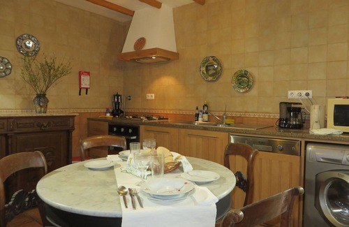 Capelas House | A comfortable, self-contained suite in a restored 19th-century vila (RRAL 980)