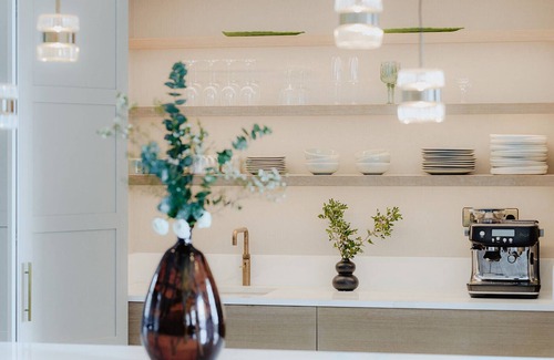 Nohoval House | A contemporary retreat in a unique coastal setting