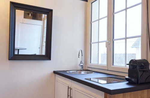 Porte d'Asnieres Apartment | A Cosy Studio In The Heart Of Paris 17 Batignolles Monceau
