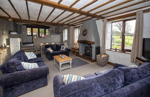 Castle Carrock Cottage | A cottage that sleeps 8 guests in 4 bedrooms