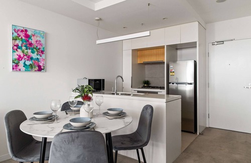 Abbotsford Apartment | A Cozy 2BR Apt Next to The Yarra River