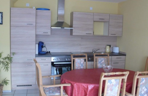 Schoffengrund Apartment | A lawn and a terrace invite you to linger and relax.