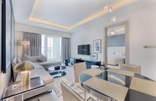 Business Bay Apartment | A Living Modern 1BR Apartment in Paramount tower -2203D