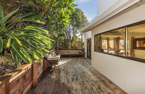 Mana House | A LUX Room with Ensuite close to Beach and Train station