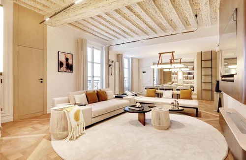 Notre Dame Apartment | A LUXURIOUS RETREAT WHERE HISTORY MEETS CONTEMPORARY DESIGN AT RUE DU TEMPLE