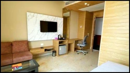 Janjgir House | A Luxury Sea View Hotel - The B S Palace ! near Main temple & All main places - Fully Air Conditioned rooms with all Facilities & Amenities - Parking & Multi Cuisine Restaurant Availability