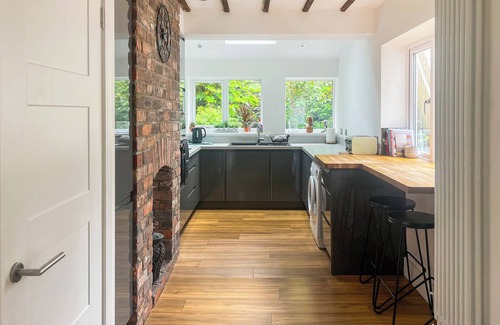 Aberbeeg Cottage | A luxury town house bordering the Brecon Beacons National Park.