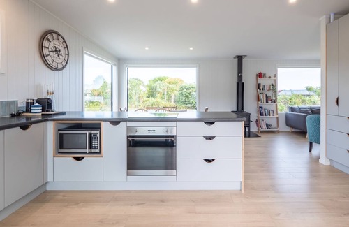 Pohara House | A modern family home just a few steps from the beach