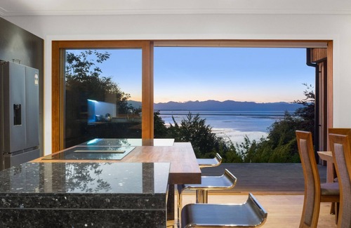 Atawhai House | A modern home with sea views, just a short drive to Nelson city