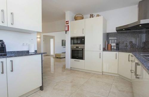 Sesmarias Villa | A modern,stylish, well furnished villa perfect for relaxing with family/friends