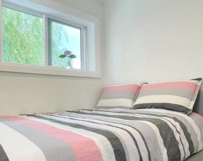 Arbutus Ridge House | A peaceful, quiet second floor room for staying