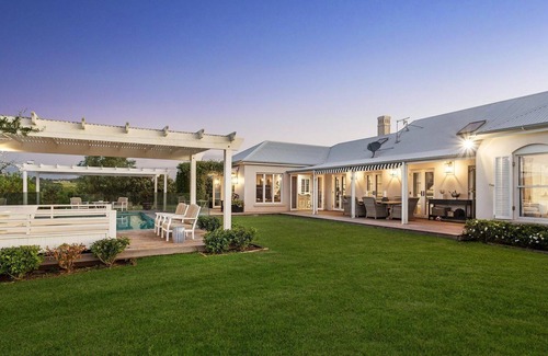 Nashua House | A PERFECT STAY - Tralisan Farm