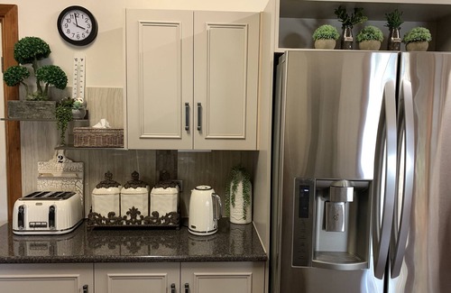 Mount Gambier House | ‘A Place to call “Home” - A Bespoke Getaway with FREE Wi-Fi