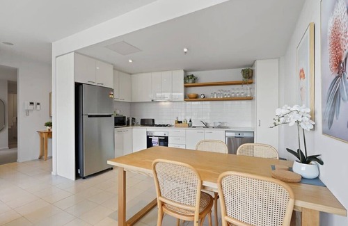 Footscray Apartment | A River-side 2bdm Footscray Oasis + Parking