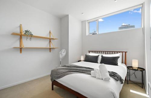 Footscray Apartment | A River-side 2bdm Footscray Oasis + Parking