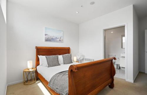 Footscray Apartment | A River-side 2bdm Footscray Oasis + Parking