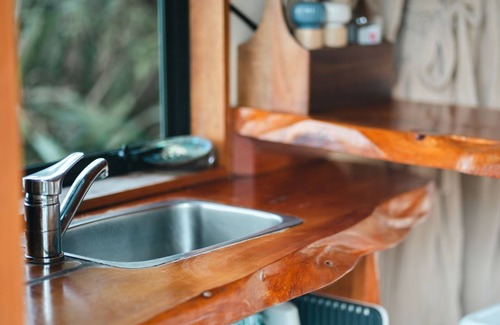 Nelson Region Cabin | A secluded hut with breathtaking ocean views