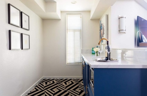 Norma Triangle Hotel | A Sophisticated Suite! Four Units with Furnished Living, Rooftop Pool, Balcony!
