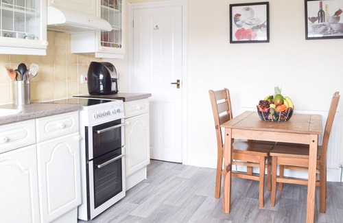 Neyland Cottage | A spacious apartment just a short stroll to the marina and with beautiful estuary views.