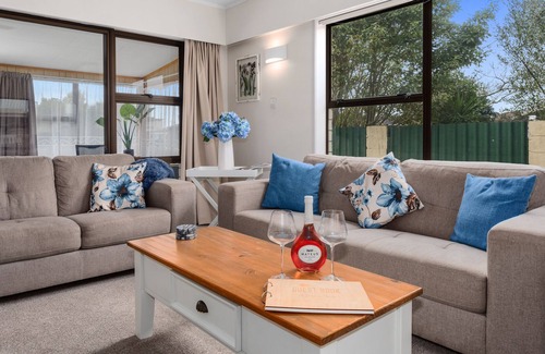 Coastlands House | A Stones Throw - Coastlands Holiday Home