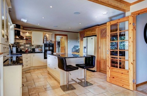 Craobh Haven House | A stunning contemporary villa with spectacular sea views, hot tub and BBQ Hut