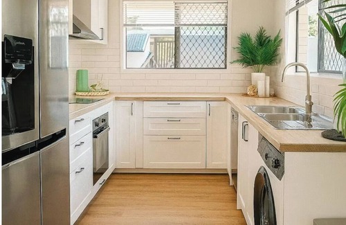 Capalaba House | A Sunday Kind of Stay - Home Near Manly + Shops