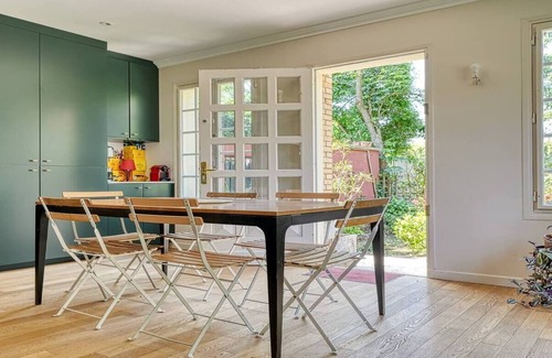Vaucresson House | A TRADTIONAL FRENCH COUNTRYSIDE BUNGALOW NEAR PARIS & VERSAILLES