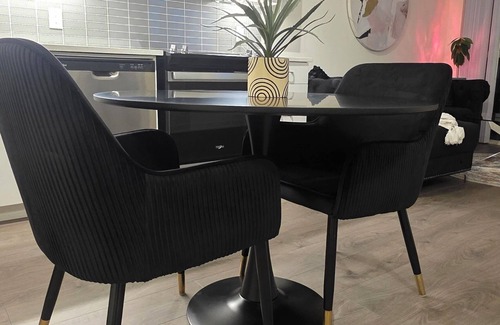 Humber Bay Condo | A True Urban Oasis by the Water! A luxury stay at this Highrise condo.