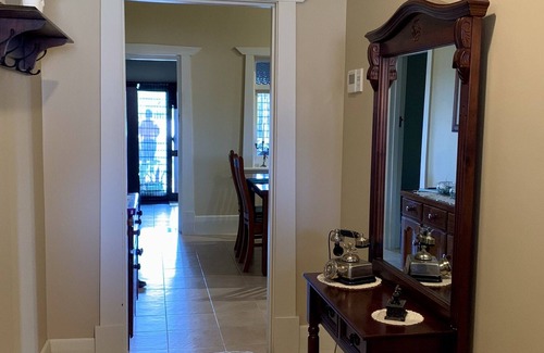 Burra Bed & Breakfast | Aberdeen Cottage. Full Breakfast Supplies provided.