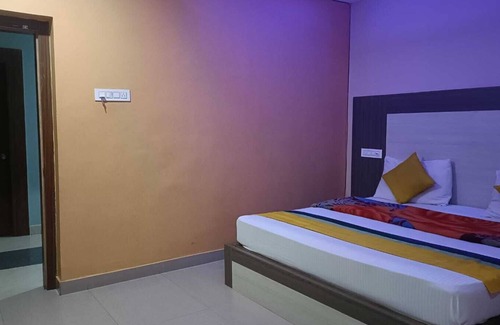 Ninnimamidi Hotel | Abhitej inn