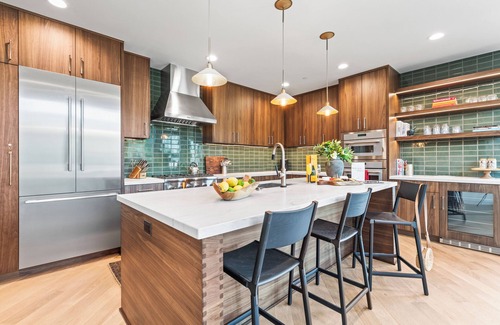 Deer Valley House | Abode at Pinnacle | Remodeled Deer Valley Condo | Perfect Location | Concierge Services