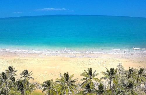 Blacks Beach Apartment | ABSOLUTE BEACH FRONT MACKAY - Blue Pacific