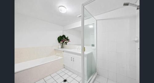 Buddina Apartment | Absolute Beachfront Apartment, Kawana Beach Escape