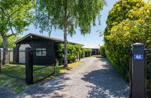 Waitahanui House | Absolute Lakefront