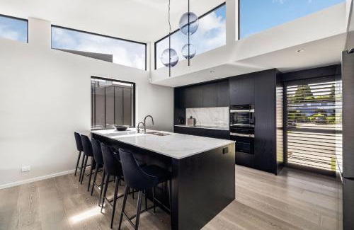 Wanaka House | Absolute Luxury on Warren