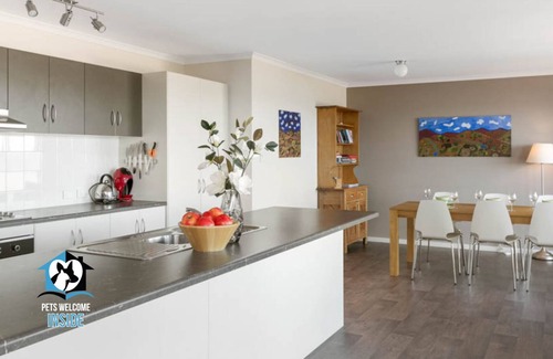 Bonney House | Absolute Waterfront Views + Kayaks