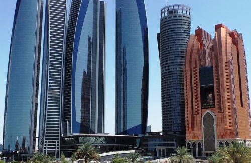 Madinat Zayed Boat Rental | Abu Dhabi City Tour