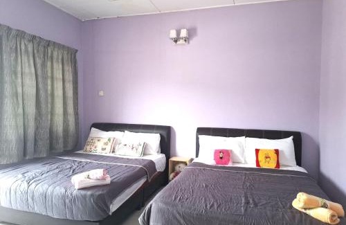 Taman Rapat Damai House | Acacia Guesthouse by ZamanJa