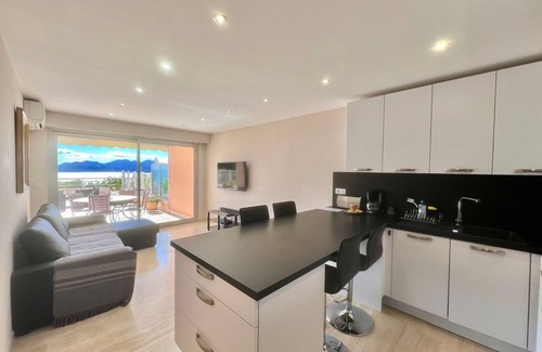 La Croix des Gardes Apartment | Acanthes
