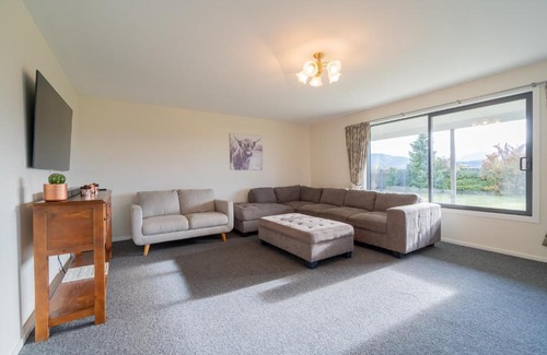 Te Anau House | Acheron Homestead - Te Anau Holiday Home