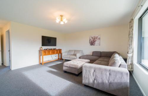 Te Anau House | Acheron Homestead - Te Anau Holiday Home