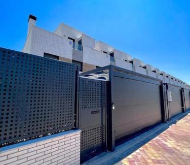 Villa de Vallecas Villa | Acogedora casa en Madrid con piscina privada, jacuzzy y garaje