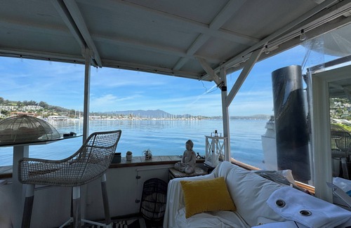 Sausalito Boat Rental | Acqua-suite. Experience luxury on the water in this amazing floating suite.