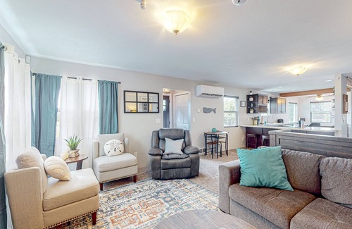 Long Beach House | Acreage with sauna, hot tub, firepit, separate studio - beach nearby & dogs OK