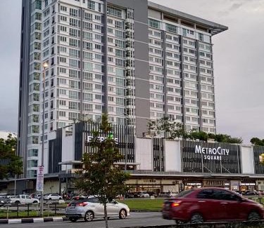 Pusat Komersil Lee Ling Apartment | Adam's Staycation Metrocity Kuching
