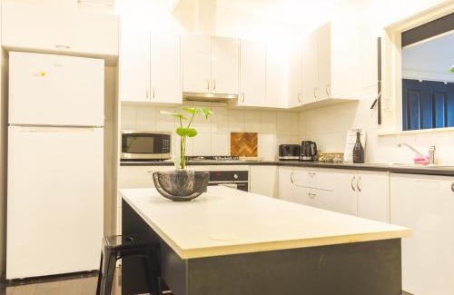 Hackney Apartment | Adelaide CBD Cozy Stay at Secluded Botanic Cottage with Free Parking