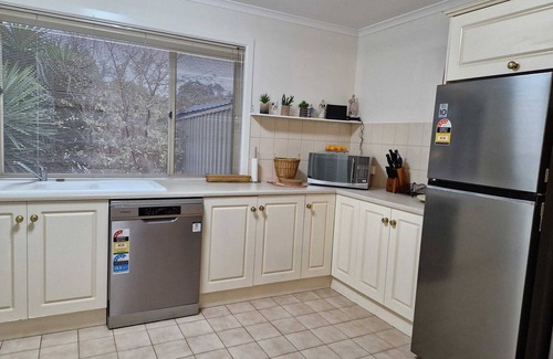 Teringie House | Adelaide Escape: Two-Storey Home Near City & Hills