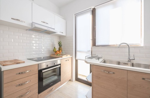 Vouliagmeni Apartment | Adelos Maisonette Near Vouliagmeni Beach