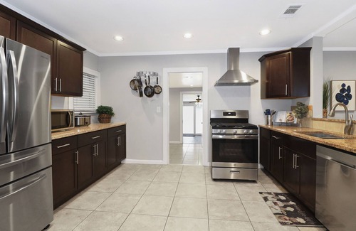 Fort Worth House | Adjacent to park and 5 min walk to the boat dock!